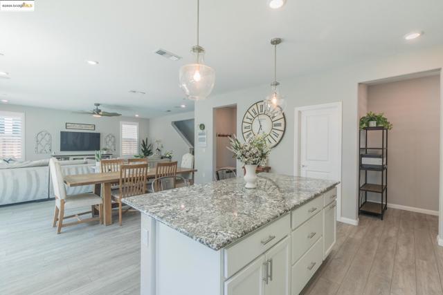144 Scott Creek Way, Brentwood CA: https://media.crmls.org/mediaz/ef8ab0c9-f53c-4f40-bab1-e8d2259b9c27.jpg