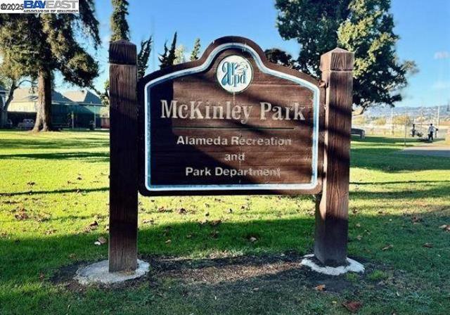 2110 Clement Ave, Alameda CA: https://media.crmls.org/mediaz/ef8abeb8-6de7-4069-997c-2632ce424554.jpg