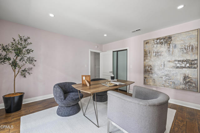 4961 Alcove Avenue, Valley Village CA: https://media.crmls.org/mediaz/ef8b1bc1-3467-4627-b9cb-f0889971c7b6.jpg