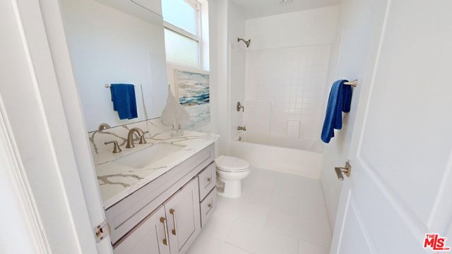 8486 N Camelia, Winnetka CA: https://media.crmls.org/mediaz/ef8b44cf-0613-44cc-b319-bfe1017bd91c.jpg