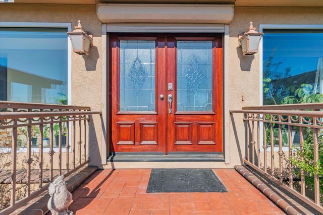 41794 Vargas Rd, Fremont CA: https://media.crmls.org/mediaz/ef8b4636-0d6d-4af8-b556-f3e938c36bca.jpg