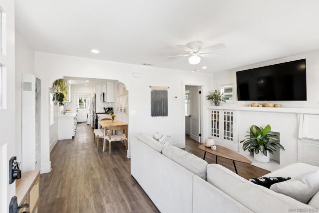 4066 Cherokee Ave, San Diego CA: https://media.crmls.org/mediaz/ef8b9edd-cf06-43a5-a33c-dbef2ec9f0df.jpg