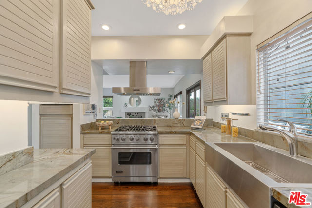 2131 Griffith Park Boulevard, Los Angeles CA: https://media.crmls.org/mediaz/ef8c1621-0ae2-4b05-9b62-deb8a9d481c4.jpg