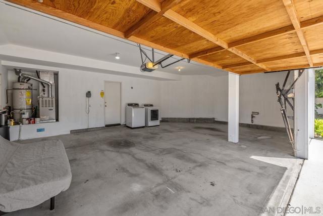 12305 Crisscross Ln, San Diego CA: https://media.crmls.org/mediaz/ef8cb834-9d07-421c-85b0-60762070ba9b.jpg