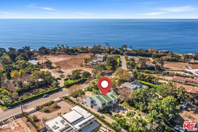 29417 Bluewater Road, Malibu CA: https://media.crmls.org/mediaz/ef8cd5ca-1436-44f7-84a2-7af958e4ca0a.jpg