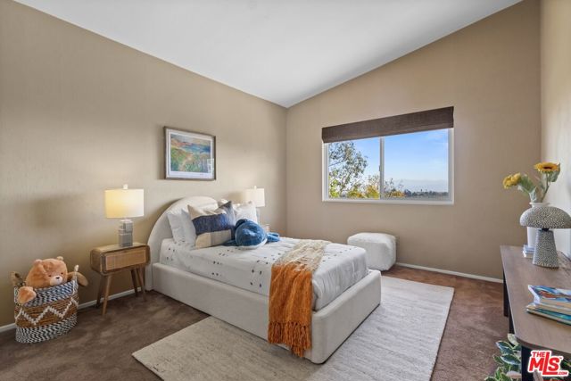 4040 Coldstream Terrace, Tarzana CA: https://media.crmls.org/mediaz/ef8d5f06-1d2d-4844-a8e5-b1a0d57e19d7.jpg