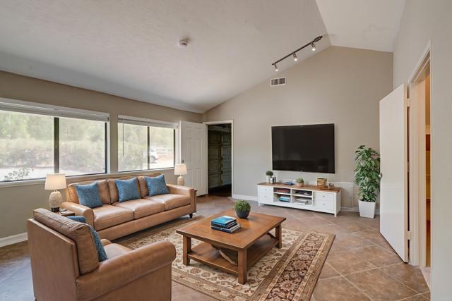 18434 Ramona View Drive, Ramona CA: https://media.crmls.org/mediaz/ef8e5f03-155f-40bf-a8c8-5c5bdeb351c7.jpg