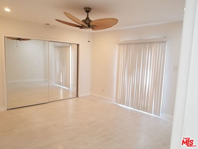 11059 CALIFA Street photo 13
