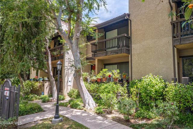 21901 Burbank Boulevard, Woodland Hills CA: https://media.crmls.org/mediaz/ef901272-f824-4151-a587-37e8f5531bf5.jpg