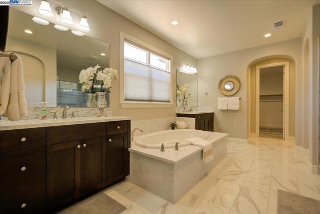 2092 Drysdale St, Danville CA: https://media.crmls.org/mediaz/ef9024d5-8f21-48f9-88ac-d3dc24f74583.jpg
