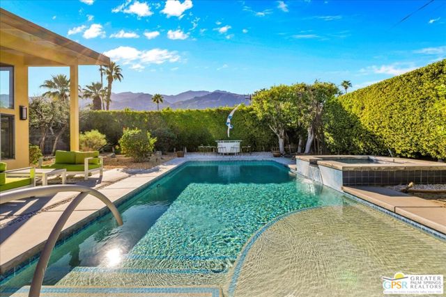 1554 E San Lucas Road, Palm Springs CA: https://media.crmls.org/mediaz/ef904799-8967-4b65-951d-f4c31df7636a.jpg