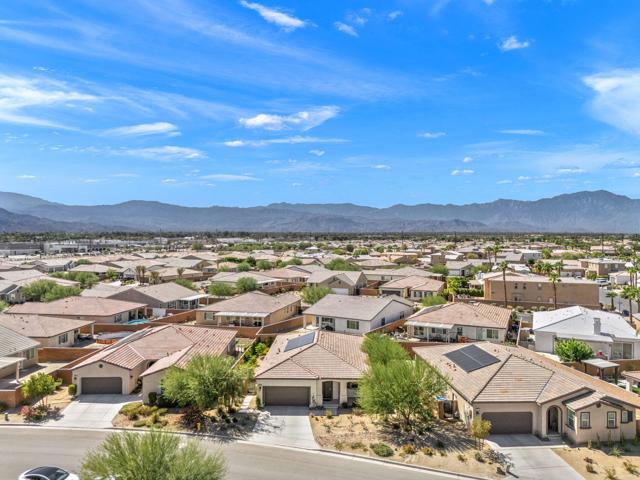 39613 Taffala Drive, Indio CA: https://media.crmls.org/mediaz/ef904f80-4f3e-4465-9da1-3e1adf114de3.jpg