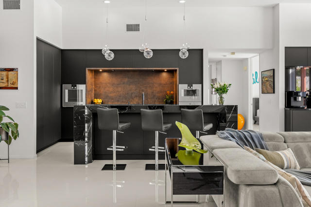 1069 Azure Court, Palm Springs CA: https://media.crmls.org/mediaz/ef9070ea-7d30-4b83-9103-001c5c4321fd.jpg