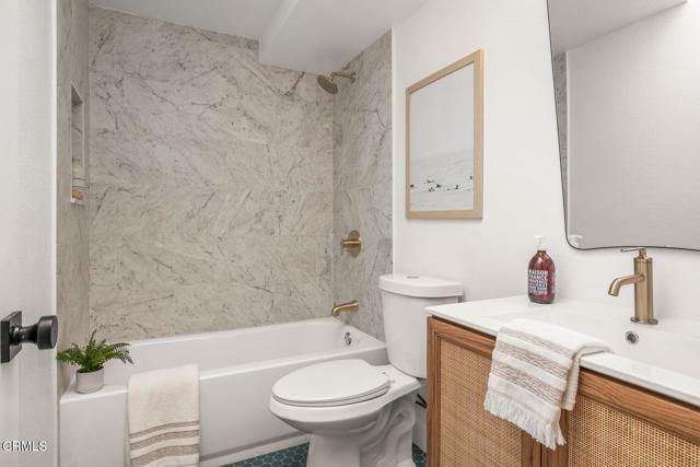 137 Mainsail Court, Port Hueneme CA: https://media.crmls.org/mediaz/ef9075cb-3f39-4e09-aaf8-effe12e74e41.jpg