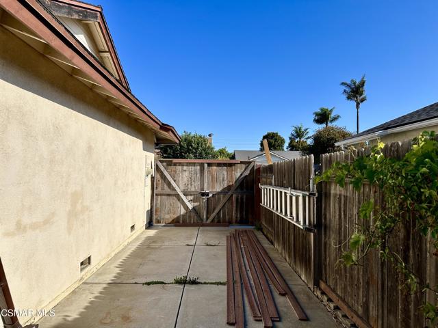 8123 Tiara Street, Ventura CA: https://media.crmls.org/mediaz/ef90a294-f463-4892-91c5-f26a50e38f6a.jpg