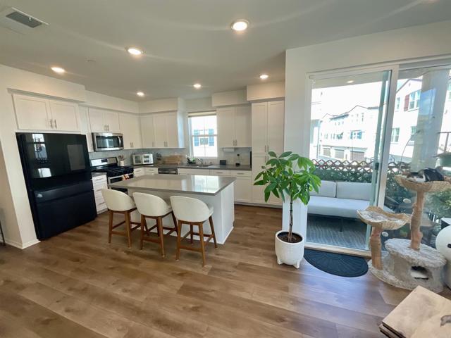 Detail Gallery Image 3 of 45 For 419 Atlas, Escondido,  CA 92025 - 2 Beds | 2/1 Baths