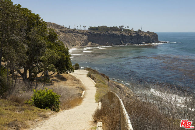 1230 Silvius Avenue, San Pedro CA: https://media.crmls.org/mediaz/ef93ea86-6ddb-43f5-9bc6-08e83caf3893.jpg