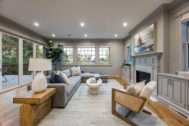 132 Elm Avenue, Burlingame CA: https://media.crmls.org/mediaz/ef947cda-63c3-4a47-84ab-9a87244b5231.jpg