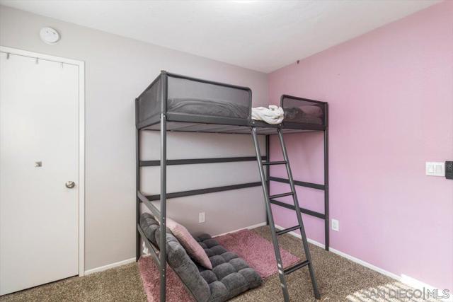 220 Eveningside Gln, Escondido CA: https://media.crmls.org/mediaz/ef94af03-0590-4ecf-a0d4-3a7f59b2c9c0.jpg