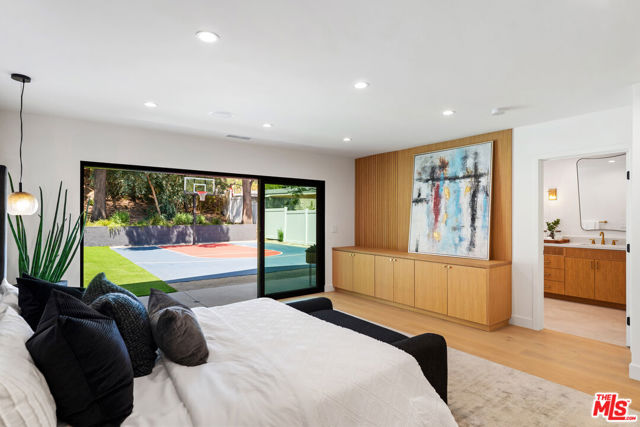 20215 Lorenzana Drive, Woodland Hills CA: https://media.crmls.org/mediaz/ef94b445-95e7-4ac1-91a4-ed9d45ba0a38.jpg