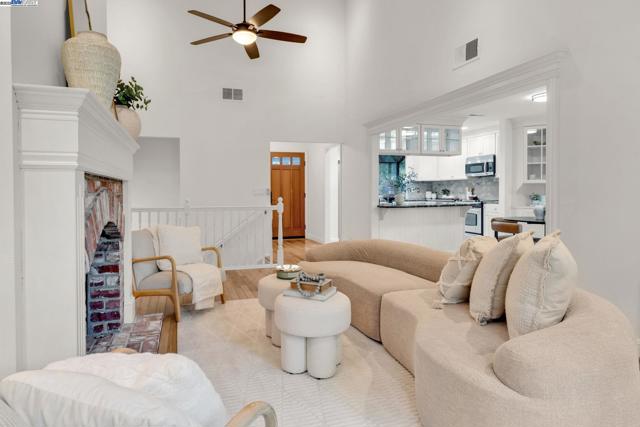 394 Camelback Rd, Pleasant Hill CA: https://media.crmls.org/mediaz/ef94b4f6-9842-4424-955d-c2aa828afb81.jpg