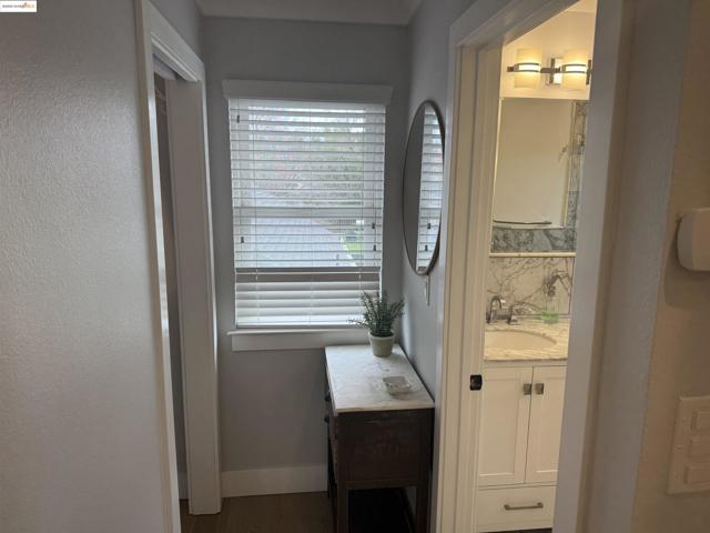 962 S G, Livermore CA: https://media.crmls.org/mediaz/ef94ea21-ed90-47b9-948e-a4360c6b6168.jpg