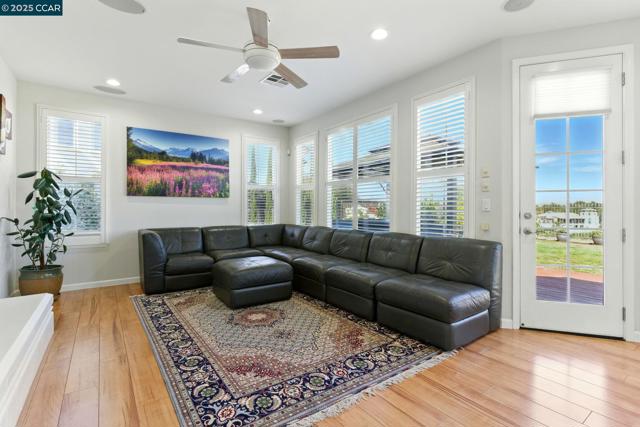 416 Ustilago Ct, San Ramon CA: https://media.crmls.org/mediaz/ef9508c9-1752-4cdb-9908-4d80e635df1c.jpg