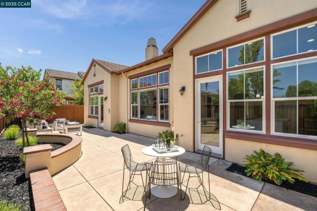 3467 Cashmere Street, Danville CA: https://media.crmls.org/mediaz/ef951a8b-bbee-4b5c-815d-c715e520d2c2.jpg