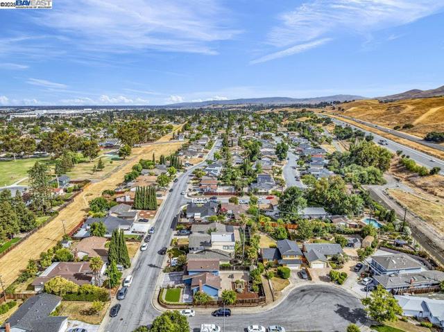 48346 Cottonwood St, Fremont CA: https://media.crmls.org/mediaz/ef95319b-9d0c-4588-9c43-4fe6fb3770f4.jpg