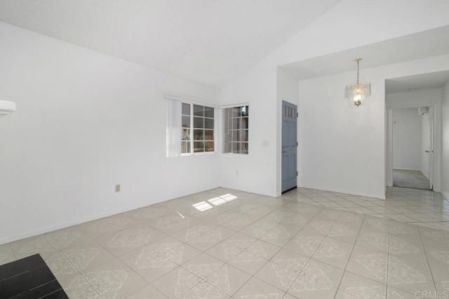 2412 Heatherwood Court, Escondido CA: https://media.crmls.org/mediaz/ef956618-a1a5-466c-ba0e-3ecfa88ae5e5.jpg