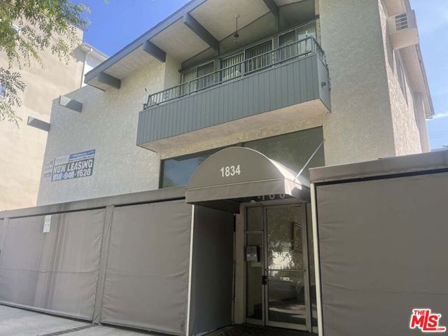 1834 Thayer Avenue, Los Angeles CA: https://media.crmls.org/mediaz/ef95bca2-9366-4b62-83e9-0a27a1fa9734.jpg
