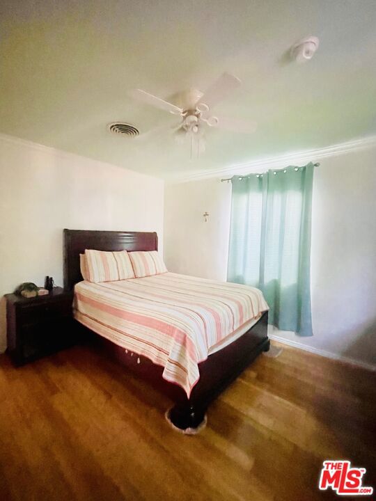 10704 Oro Vista Avenue, Sunland CA: https://media.crmls.org/mediaz/ef95f500-d0e7-4505-98ba-f9e096da7c85.jpg
