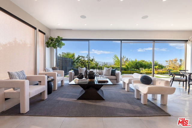 4338 Gayle Drive, Tarzana CA: https://media.crmls.org/mediaz/ef95fe08-be34-4724-9213-05bd33e5a583.jpg