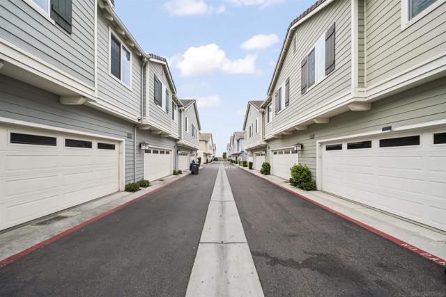 524 Surfbird Lane, Imperial Beach CA: https://media.crmls.org/mediaz/ef967099-9904-4821-ab47-53ee05072493.jpg