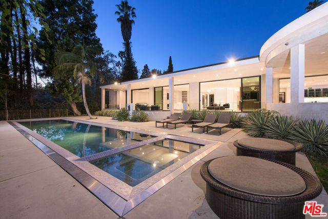 900 N HILLCREST Road, Beverly Hills CA: https://media.crmls.org/mediaz/ef967c37-103a-44c4-a45b-5f39d7deb205.jpg