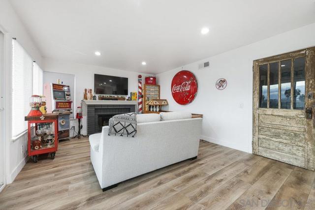 366 Doheny Bay Court, Oceanside CA: https://media.crmls.org/mediaz/ef96a823-cdf0-4b8d-88a7-1b92cc3bc505.jpg