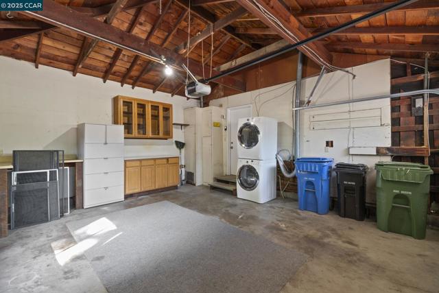 3348 Betty Ln, Lafayette CA: https://media.crmls.org/mediaz/ef96f553-8337-42e7-b2f6-12791de63f63.jpg
