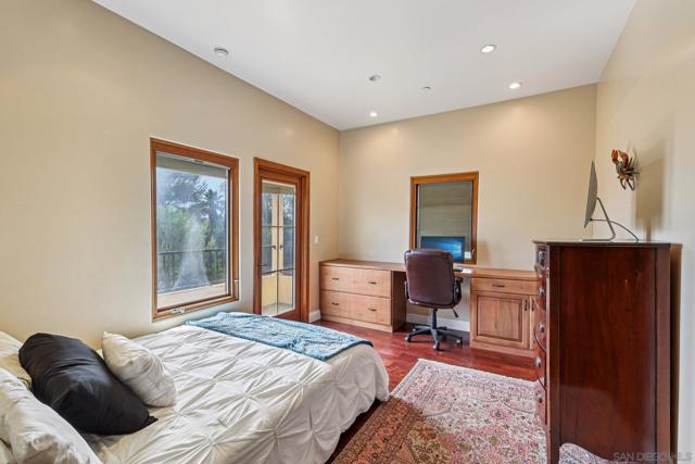 15035 Orchard View Dr, Poway CA: https://media.crmls.org/mediaz/ef97150a-73ad-4d2b-a5d1-dee7f288841b.jpg