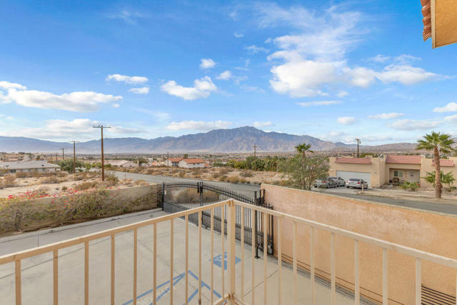 12622 Miracle Hill Road, Desert Hot Springs CA: https://media.crmls.org/mediaz/ef97b085-3126-4b23-b3cf-d123693ea7ff.jpg