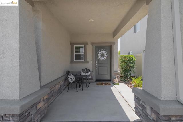 3807 Bridgemeadow Way, Sacramento CA: https://media.crmls.org/mediaz/ef97ba9d-62af-4dc9-ae21-d990efdc6a70.jpg