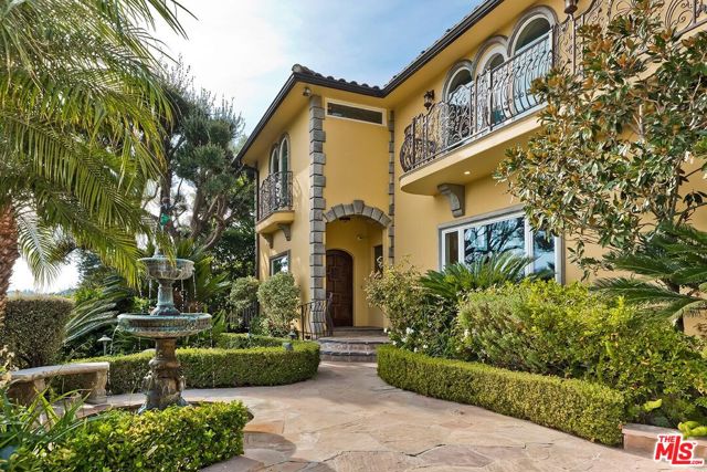 3595 Wonder View Drive, Los Angeles CA: https://media.crmls.org/mediaz/ef9821c6-557f-42c1-a21f-f89a54344ee3.jpg