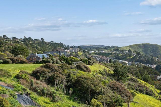 170 Beachview Avenue, Pacifica CA: https://media.crmls.org/mediaz/ef989ccb-118f-4c48-9b10-b4f7a7b94895.jpg