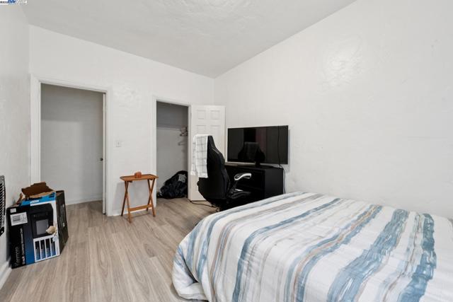 1360 Berkeley Way, Berkeley CA: https://media.crmls.org/mediaz/ef98a2ed-faec-4845-904d-b9097cdac073.jpg