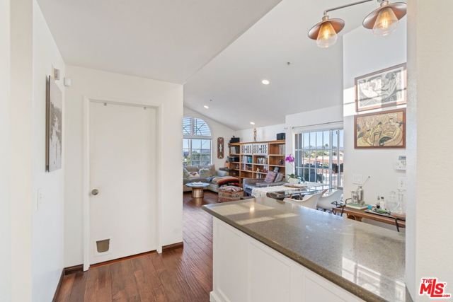 12311 Pacific Avenue, Los Angeles CA: https://media.crmls.org/mediaz/ef98d70e-d804-4bc1-9553-c6abfd8d32cd.jpg