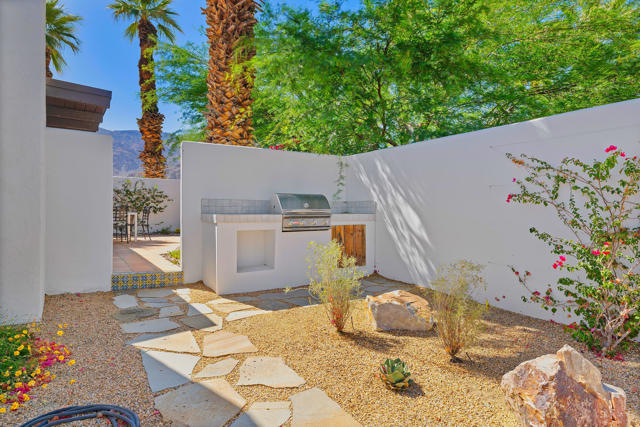 52862 Eisenhower Drive Drive, La Quinta CA: https://media.crmls.org/mediaz/ef98ed33-fdd5-449c-8f36-93966fd543a9.jpg