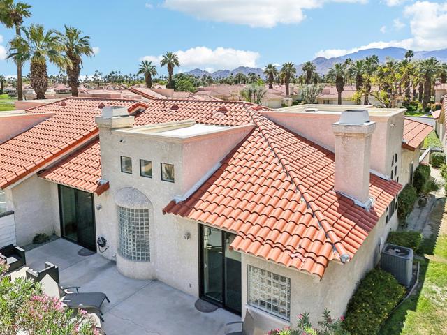 110 Celano Circle, Palm Desert CA: https://media.crmls.org/mediaz/ef98ff2d-717c-4ee6-bd68-1d50ba53133d.jpg