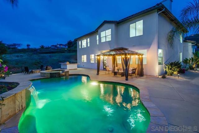 2482 San Clemente Ave, Vista CA: https://media.crmls.org/mediaz/ef990255-41e0-473e-a01a-7bf56bf4dd17.jpg