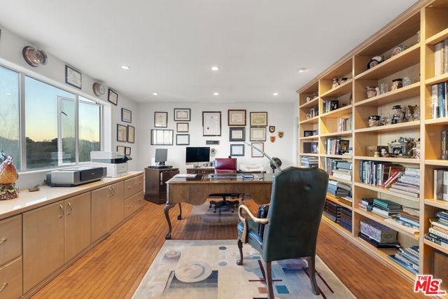 3670 Avenida Del Sol, Studio City CA: https://media.crmls.org/mediaz/ef99091d-79c8-4b40-8a80-ab611aef7e71.jpg