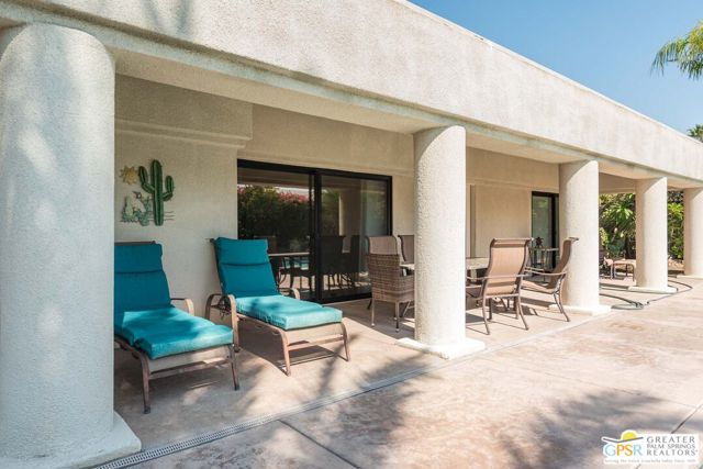 40840 Centennial Circle, Palm Desert CA: https://media.crmls.org/mediaz/ef997c55-3e15-47e5-aded-0e44a0679ad4.jpg