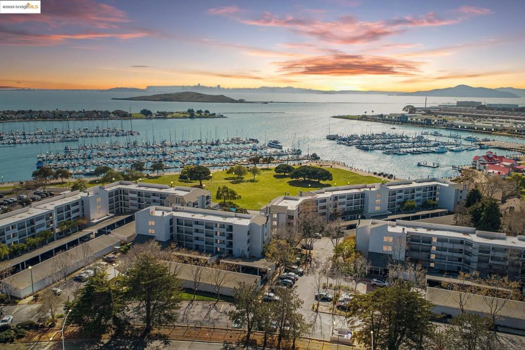 1205 Melville Sq #304